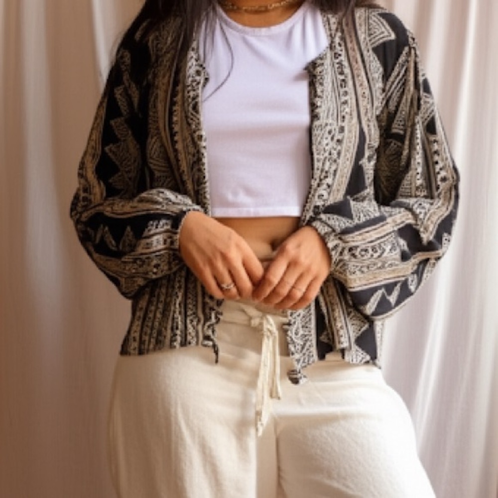 Vintage Black White Bohemian Ethnic Printed Flowy Italian Made Button‎ Front Top